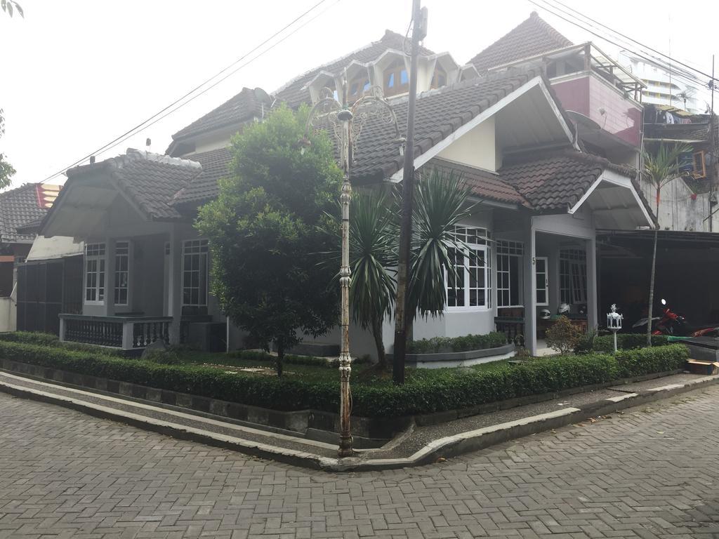 باندونج Pele Guesthouse المظهر الخارجي الصورة